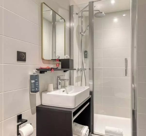 Brit Hotel Les Voyageurs