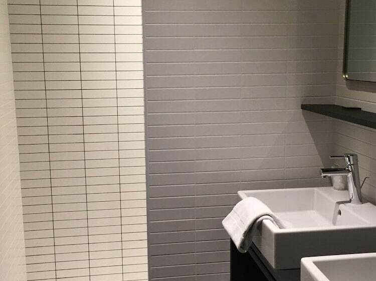 Brit Hotel Les Voyageurs