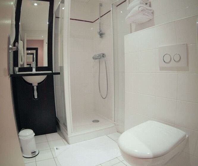 Brit Hotel Les Voyageurs