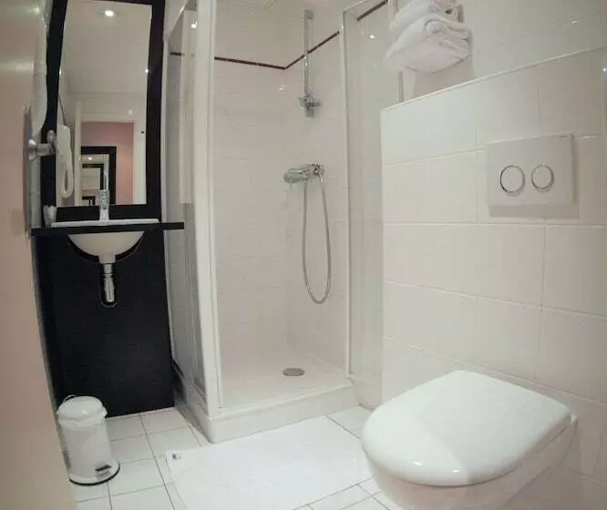 Brit Hotel Les Voyageurs