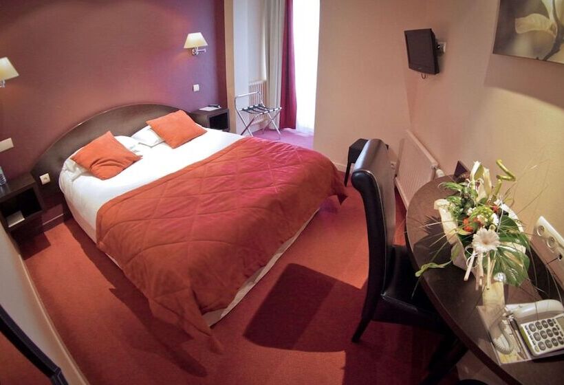 Brit Hotel Les Voyageurs