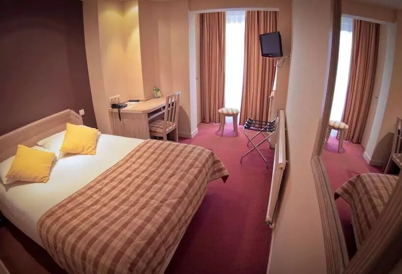 Brit Hotel Les Voyageurs