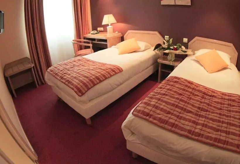 Brit Hotel Les Voyageurs