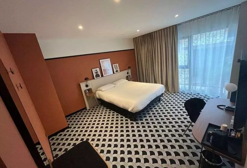 Brit Hotel Les Voyageurs