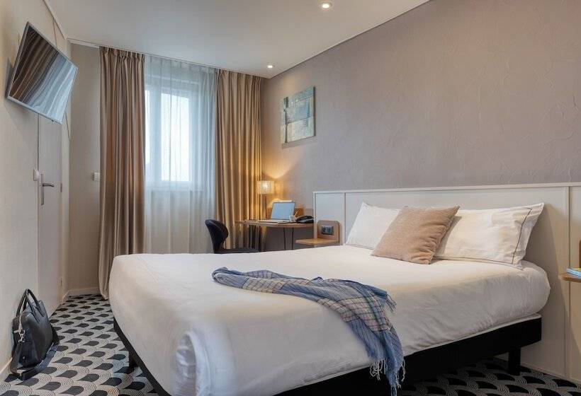 Brit Hotel Les Voyageurs