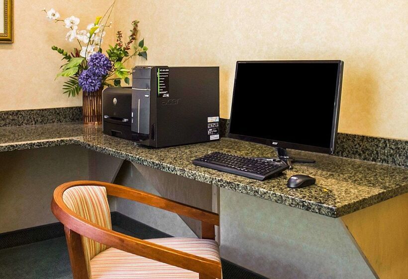 בית מלון כפרי Comfort Inn Guilford Near I95