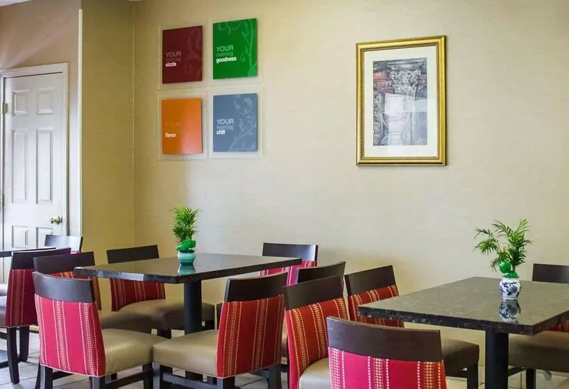 בית מלון כפרי Comfort Inn Guilford Near I95