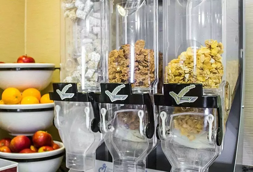 בית מלון כפרי Comfort Inn Guilford Near I95