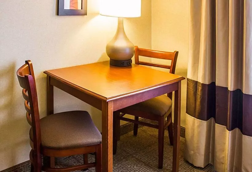 בית מלון כפרי Comfort Inn Guilford Near I95