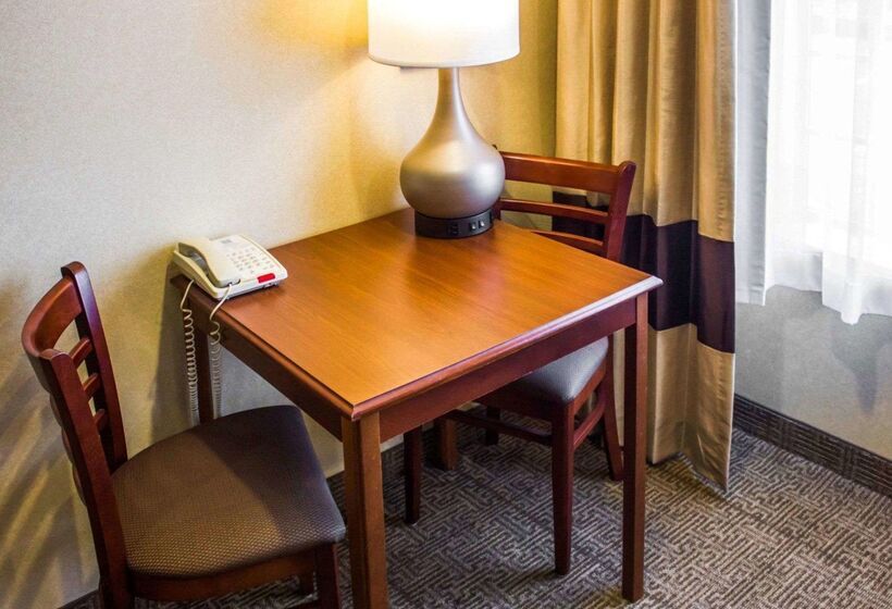 בית מלון כפרי Comfort Inn Guilford Near I95