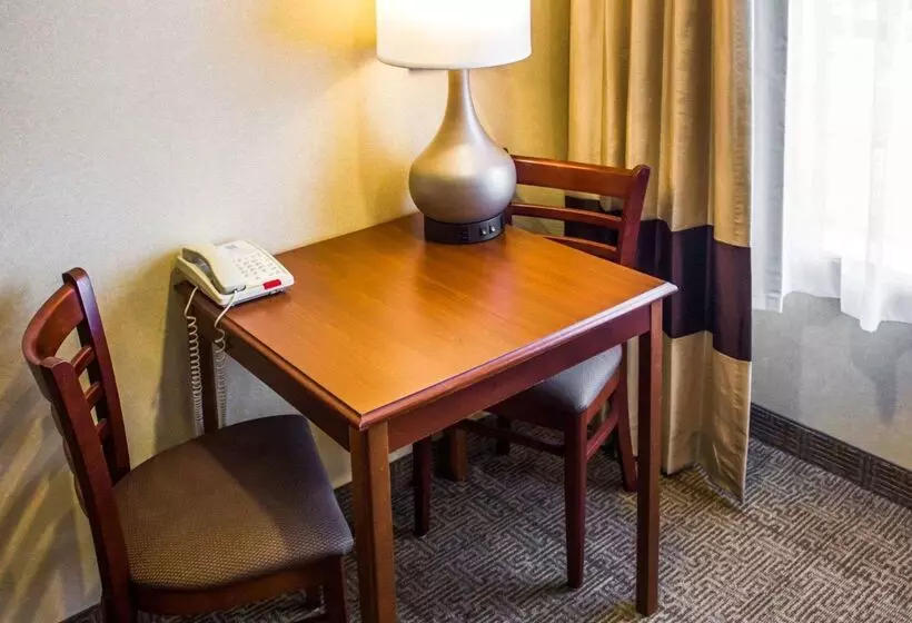 בית מלון כפרי Comfort Inn Guilford Near I95