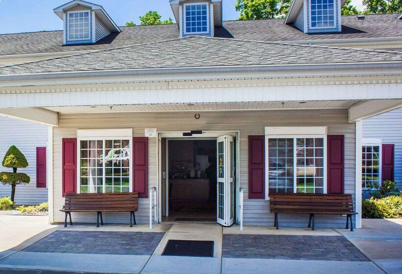 בית מלון כפרי Comfort Inn Guilford Near I95