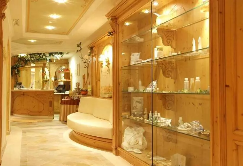 فندق Domina Parco Dello Stelvio