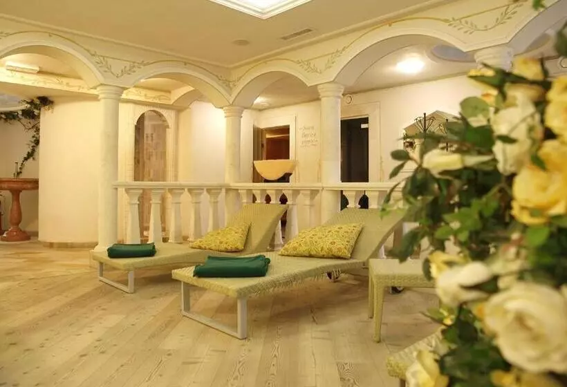 فندق Domina Parco Dello Stelvio