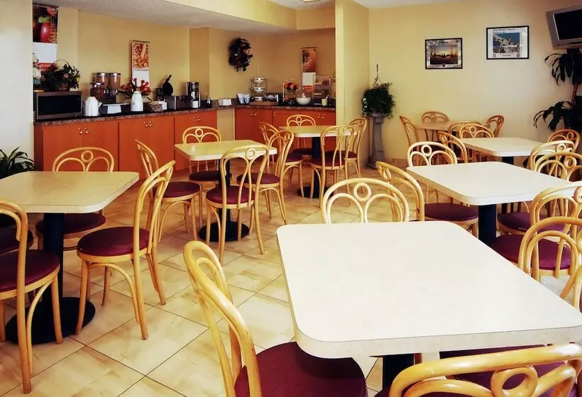 Отель Hathaway Inn