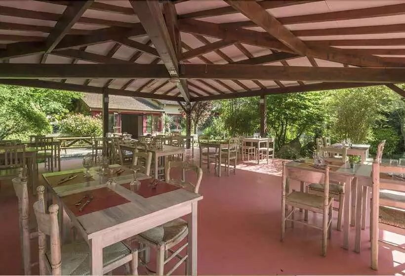 Отель Lerie De La Cascade