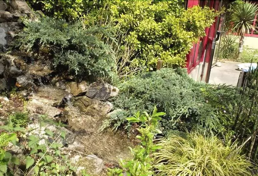 Отель Lerie De La Cascade