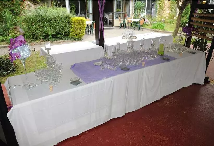 Отель Lerie De La Cascade