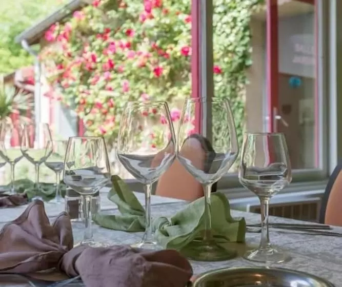 Отель Lerie De La Cascade