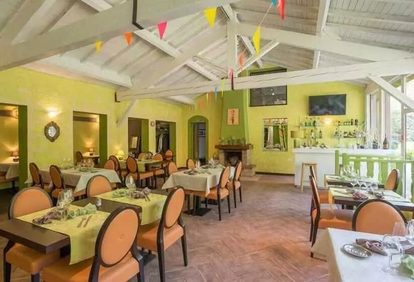 Отель Lerie De La Cascade