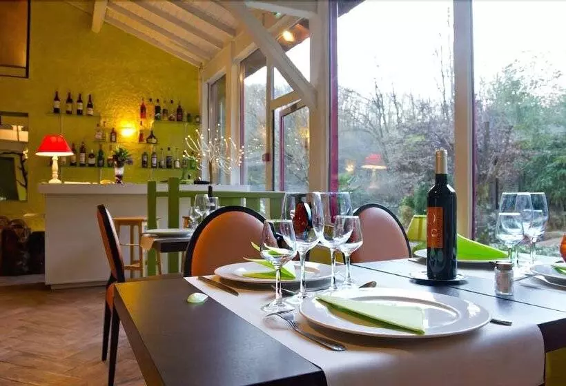 Отель Lerie De La Cascade