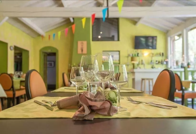 Отель Lerie De La Cascade