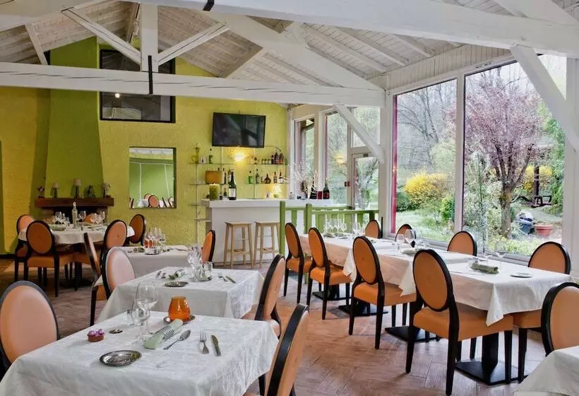 Отель Lerie De La Cascade