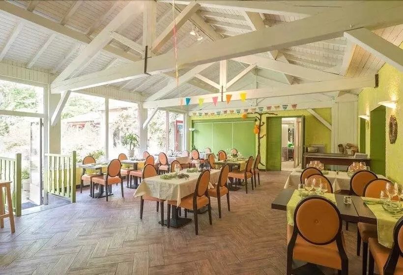 Отель Lerie De La Cascade