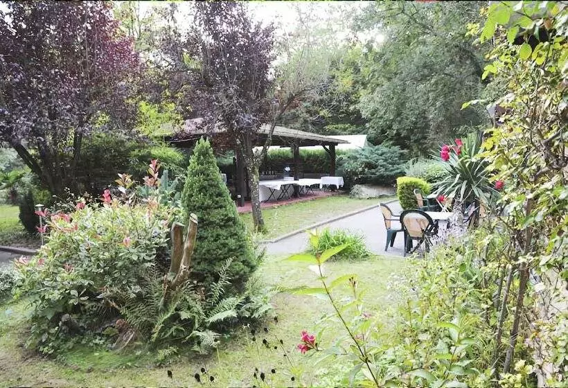 Отель Lerie De La Cascade