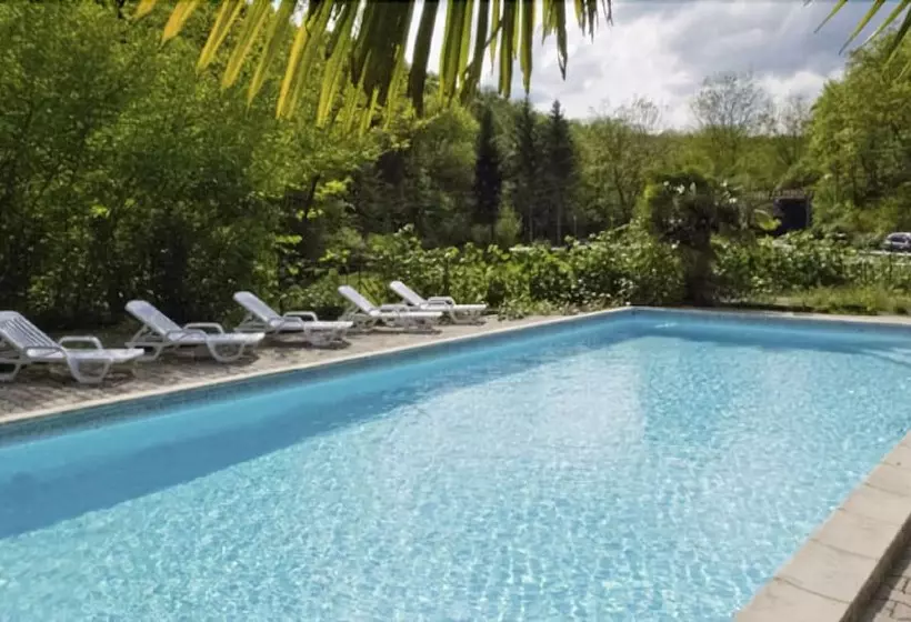 Отель Lerie De La Cascade