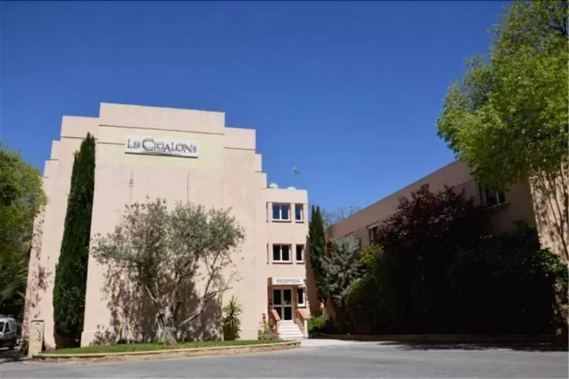 ホテル Les Cigalons