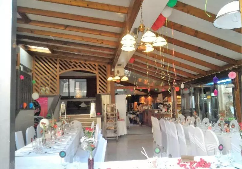 ホテル Les Cigalons