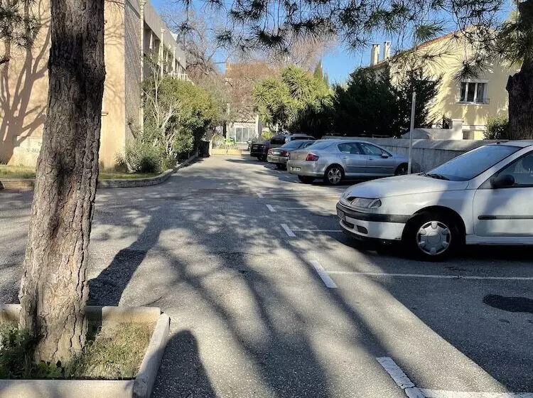 ホテル Les Cigalons