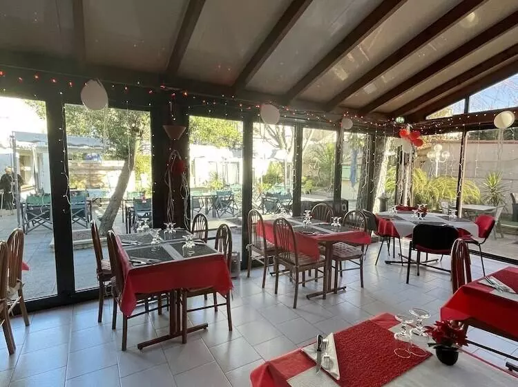 ホテル Les Cigalons