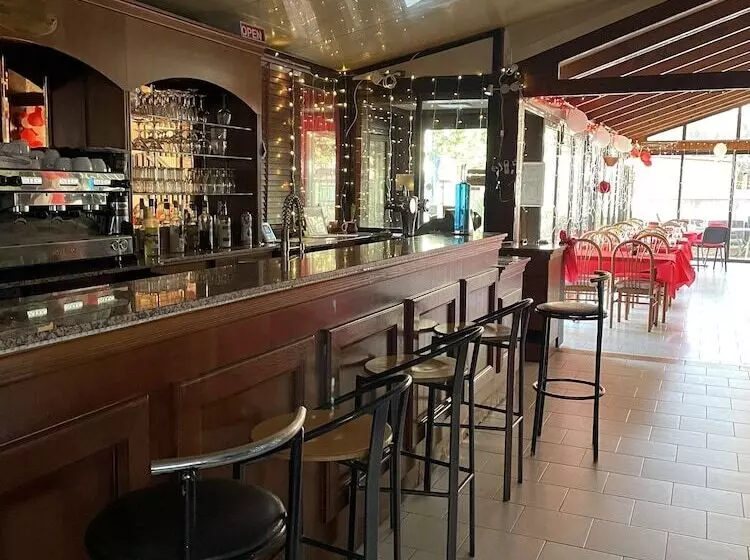 ホテル Les Cigalons