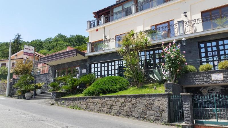 هتل Primavera Dell'etna