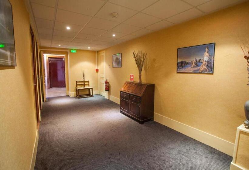 Hotel Terminus  Pizzeria Pizz A Gogo  Salle De Sport  Face A La Gare