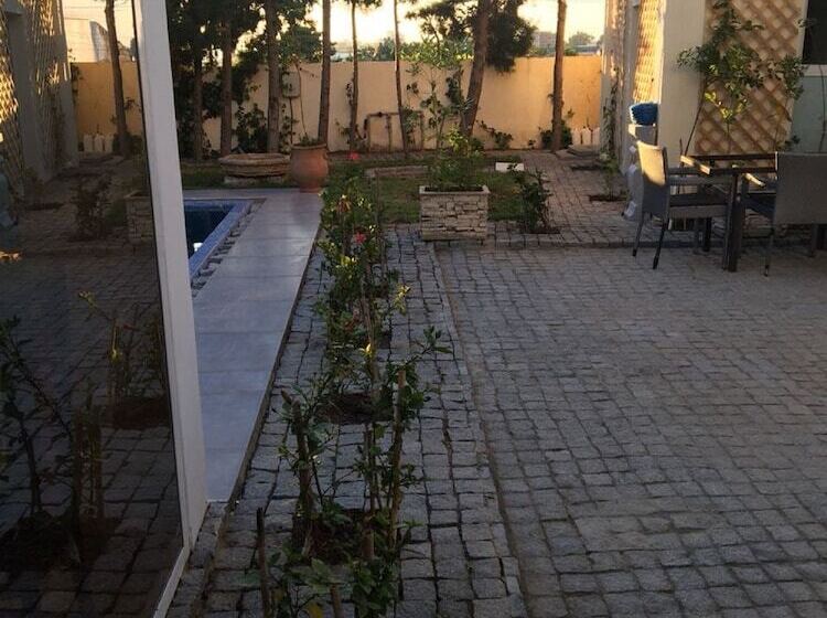 Отель Malak Tingis