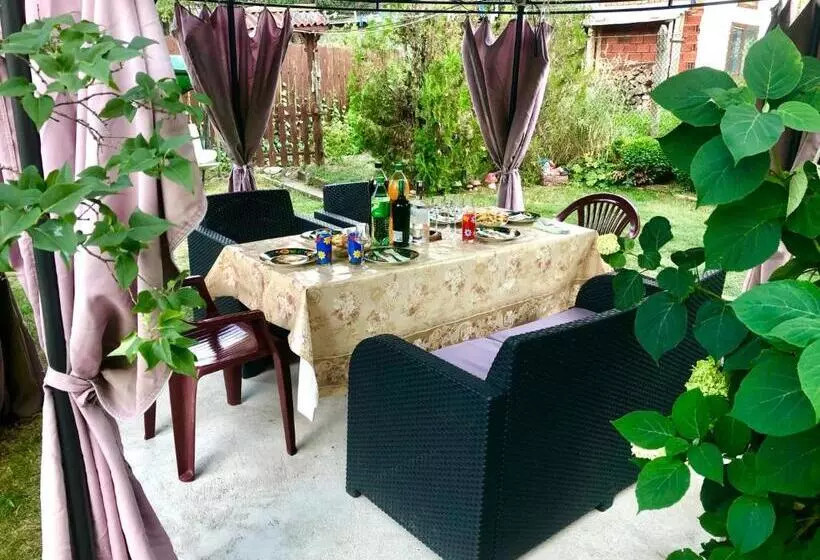 Majatalo Guest House Niya