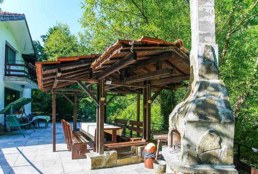 펜션 Guest House Planinska Sreshta