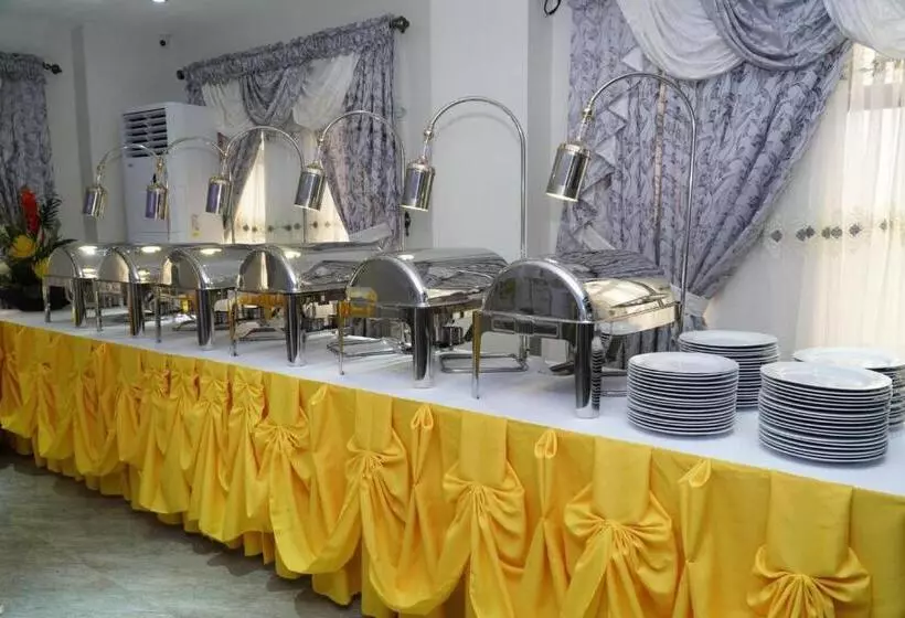 Hotelli Rustic Crown