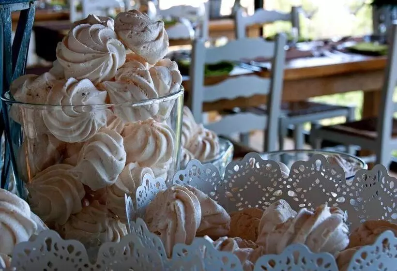 Отель Auberge De La Tour De Brison