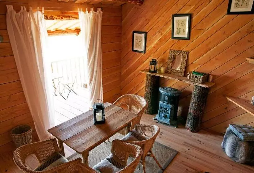 Отель Auberge De La Tour De Brison