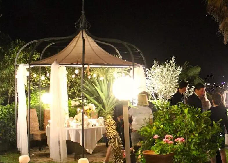 هتل Castello San Giuseppe Historical Bed And Breakfast