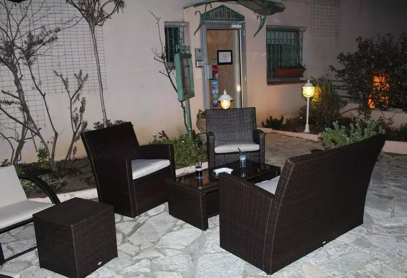 Отель Hôtel Le Clos Des Pins