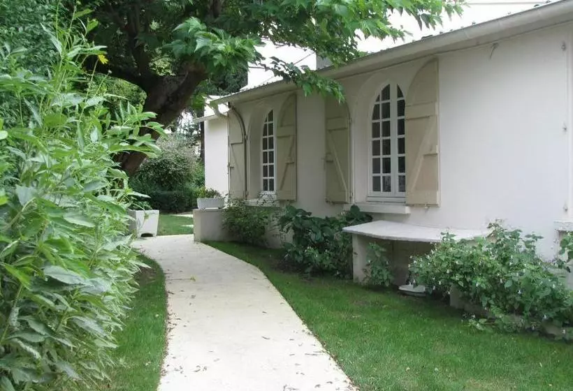 هتل Hôtel La Renaissance