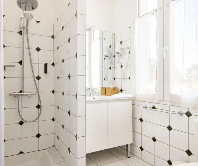 בית מלון כפרי Le Homard Bleu