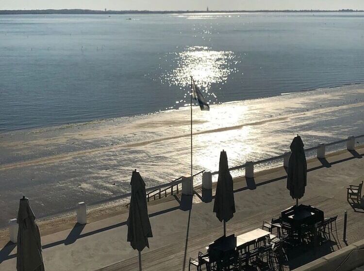 בית מלון כפרי Le Homard Bleu