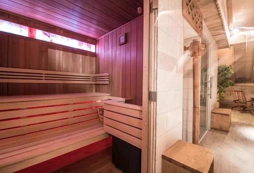 Отель Le Relais Du Petit Saint Bernard