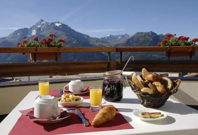 Отель Le Relais Du Petit Saint Bernard